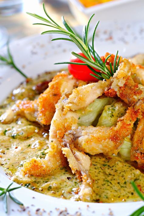 Frog Legs Recipe, Fried Frog Legs, Impressive Appetizers, Spicy Chili, A Chef, Thanksgiving Turkey, How To Dry Oregano, International Recipes, Rome Italy