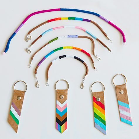 Pride Keychain Diy, Pride Club Ideas, Pride Crafts For Adults, Pride Gifts Diy, Lgbtq Crafts Ideas, Pride Bracelet Diy, Pride Month Crafts, Pride Art Ideas, Diy Pride Crafts