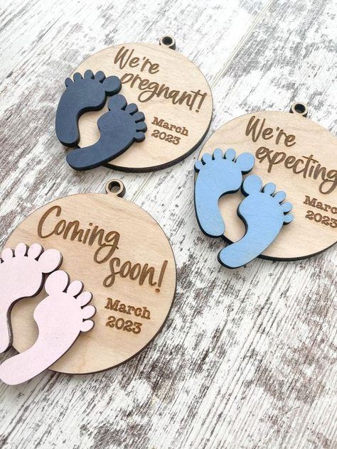 $12,00 Laser Ideas Wood, Laser Cut Baby Gifts, Laser Machine Projects, Laser Craft Ideas, Laser Printer Projects, Laser Wood Ideas, Laser Projects Ideas, Glowforge Ornaments, Wood Ornament Ideas