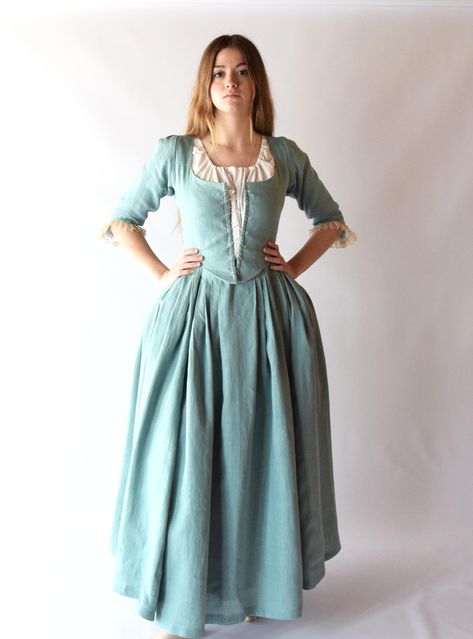 Atelier Serraspina, 18th century dress in almond green linen Outlander Dress, 18th Century Dresses, English Dress, 18th Century Dress, Womens Costumes, Century Dress, Honey Yellow, Langer Rock, Lace Ribbon