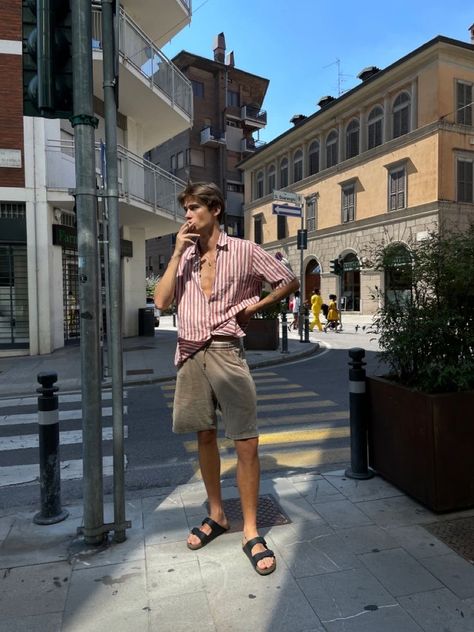 Spain Fits, Europe Summer Outfits, Create A Wardrobe, Spiritual Fashion, Classy Outfits Men, European Summer Outfits, Spanish Fashion, Mens Outfit Inspiration, Elegante Casual