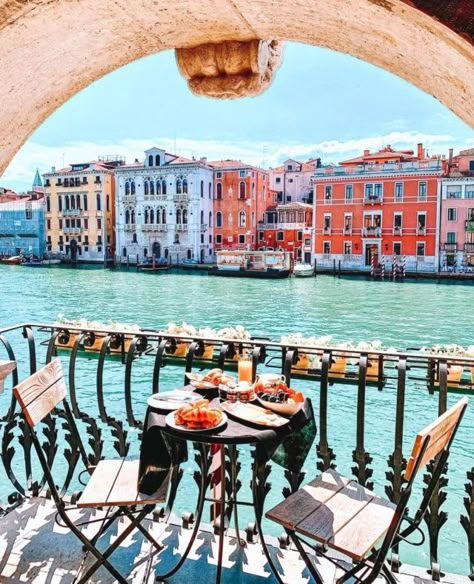 Italy Vacation, Venice Italy, Pretty Places, Favorite City, Travel Inspo, Places I Want To Go, Most Beautiful Places, Travel Aesthetic, Vacation Spots