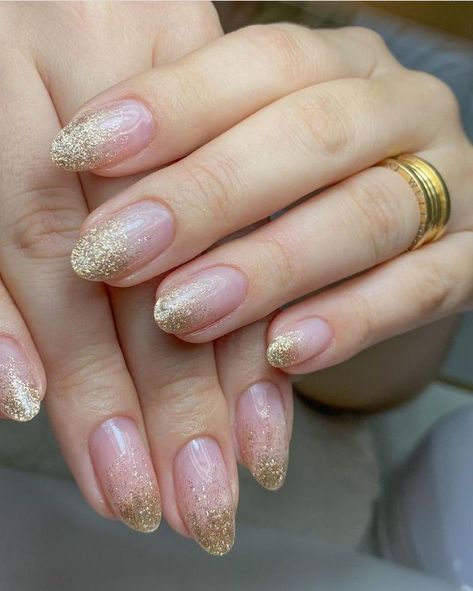 Sparkly Festive Nails, Prom Nail Ideas Gold, Short Gold Glitter Nails, Gold Round Nails, Almond Gold Nails, Gold Bridal Nails, Nude Nails With Gold Accent, Neutral Nails With Gold, Gold Ombré Nails