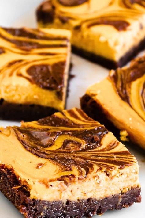 Delicious tasty pumpkin cheesecake brownies with a fudgy brownie base and a pumpkin-swirled cheesecake top layer - an amazing dessert worthy of fall! Totally gluten-free and dairy-free too, so go bake a batch today! Gluten Free Pumpkin Desserts, Pumpkin Cheesecake Brownies, Cheesecake Brownies Recipe, Dairy Free Pumpkin, Bake Bread, Fudgy Brownie, Gluten Free Cheesecake, Protein Bar Recipes, Homemade Pumpkin Puree