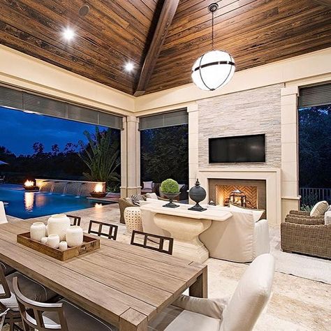 Spectacular outdoor space by @marcmichaelsid Design Per Patio, Indoor Outdoor Fireplaces, Outdoor Living Rooms, Backyard Porch, Patio Interior, Outdoor Living Room, Backyard Living, Design Del Prodotto, Space Decor