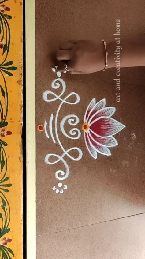 Main Door Rangoli Design, Rangoli Near Door, Rangoli Designs Side Border, Simple Rangoli Designs Border, Kolam Designs Border, Border Design For Rangoli, Border Design Rangoli Easy, Easy Muggulu Designs, Door Rangoli Designs Simple