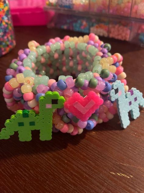 Rave Kandi Ideas, Scene Kandi, Kandi Rave, Bracelets Kandi, Rave Kandi, Kandi Cuff Patterns, Kandi Beads, Diy Kandi Bracelets, Kandi Cuffs