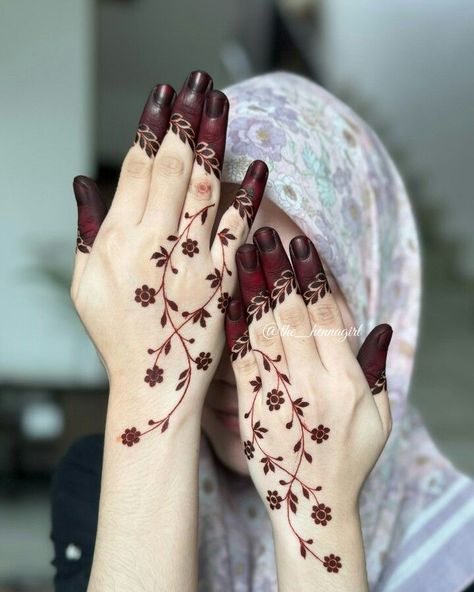 Simple Henna Designs Hand, Simple Mehendi Designs, Simple Henna Tattoo, Very Simple Mehndi Designs, Simple Mehndi Designs Fingers, Pretty Henna Designs, Mehndi Designs Front Hand, Mehndi Simple, Latest Simple Mehndi Designs