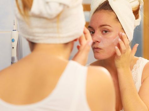 7 expert-approved tips for getting rid of blackheads Getting Rid Of Blackheads, Rid Of Blackheads, Natural Acne Remedies, Healing Ointment, Natural Acne, Get Rid Of Blackheads, Clearer Skin, Acne Remedies, Skincare Video