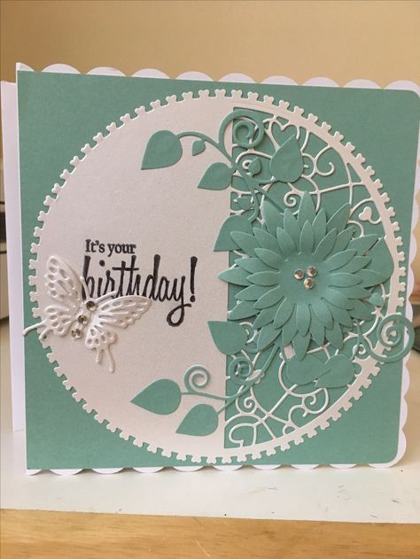 Card made using tonic dies. Tonic Cards, Studio Cards, Tonic Studio, Big Shot, Beautiful Blooms, Flower Cards, Card Templates, Birthday Cards, Card Making