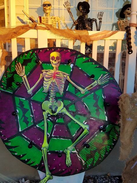 Boogie boogie roulette wheel Oogie Boogie Wheel, Nightmare Before Christmas Party, Oogie Boogie Man, A Nightmare Before Christmas, Nightmare Before Christmas Tree, Nightmare Before Christmas Decorations, Halloween Outside, Wall Decor Diy, Roulette Wheel