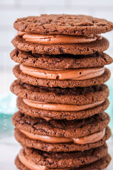 These decadent Chocolate Sandwich Cookies are sweet chocolate cookies filled with a creamy sweet chocolate filling. Brownie Sandwich Cookies, Cookie Filling Sandwich, Homemade Milk Chocolate, Food Pastries, Advent 2023, Sandwich Cookies Filling, Cookie Sandwich Recipes, Cookie Kingdom, Best Chocolate Desserts