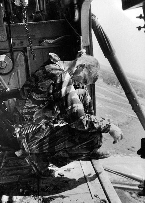 Vietnam War. During a mission aboard Yankee Papa 13, crew chief Lance Cpl. James Farley cries after having just witnessed the shooting of two crew mates, one of them fatally. Crew Chief, Military Artwork, South Vietnam, Military Pictures, Us Marine Corps, Patriotic Holidays, Us Marine, American Soldiers, Vietnam Veterans