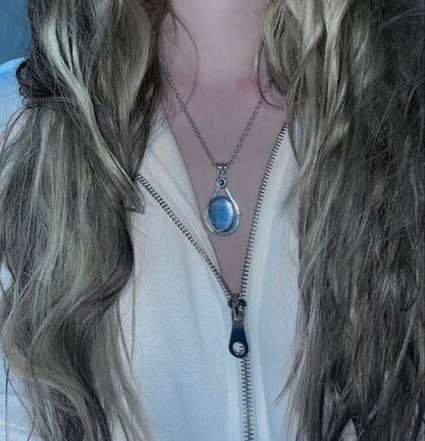 H20 Necklace, Mermaid Necklace Aesthetic, Mako Mermaids Aesthetic, H2o Necklace, H2o Aesthetic, Aesthetic 00s, Emma Gilbert, Mermaid Locket, Siren Core