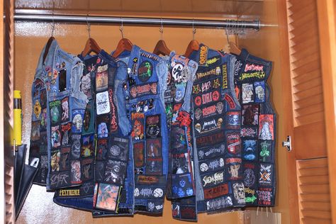 . Bullet Belt Outfit, Metalhead Fashion, Bullet Belt, Vest Ideas, Battle Jackets, Battle Vest, Belt Outfit, Metal Jacket, Jeans Vest