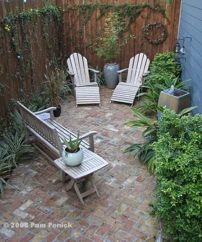 My sister's Houston garden - Digging Enclosed Courtyard, Small Patio Design, Garden Pavers, Courtyard Ideas, Small Outdoor Patios, Backyard Ideas For Small Yards, Screen Plants, Small Courtyard Gardens, Courtyard Gardens Design