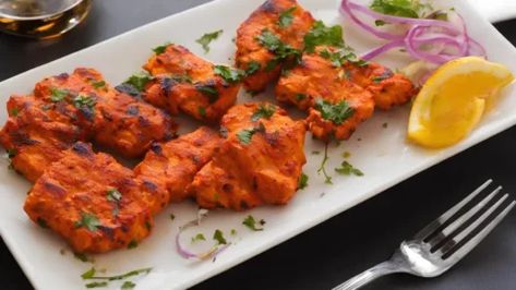 Fish Tikka Recipe, Tandoori Fish Tikka, Fish Starter Recipes, Fish Food Photography, Fish Skewers, Fish Tikka, Indian Fish Recipes, Tandoori Fish, Barbecue Recipe