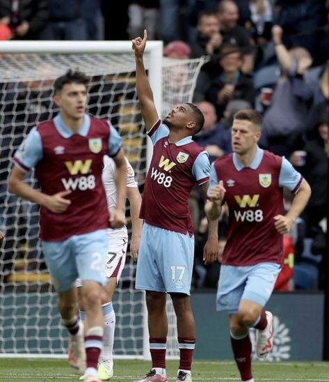 Lyle Foster celebrates Burnley breakthrough. Burnley Fc Wallpaper, Burnley Fc, Simple Background Images, Aston Villa, Simple Background, Football Shirts, Premier League, Ronaldo, Background Images