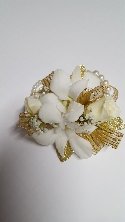 White and Gold Orchid Wrist Corsage. #toppenishprom #zillahprom #yalimavalleyprom #promflowers #prom2k18 #alicescountryroaefloral Gold Prom Corsage And Boutonniere, White And Gold Corsage And Boutonniere, White Gold Corsage, Gold Corsage Prom, White And Yellow Corsage, Pearl Corsage Bracelet, Gold Corsage, White Corsage, Prom Flowers Corsage