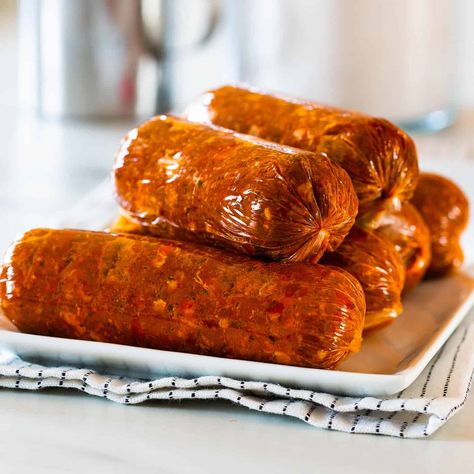 Learn how to make chorizo Mexicano at home with this authentic recipe. Our easy guide includes a video to show you how easy is the process so you can enjoy Chorizo Dishes, Chorizo Recipes Dinner, How To Make Chorizo, Homemade Chorizo, Chorizo Recipe, Vegan Chorizo, Homemade Sausage Recipes, Mexican Pork, Mexican Chorizo