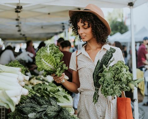 Use that cabbage in tacos and and roast the romanesco with pine nuts. Edible Garden goddess, Lauri Kranz, has the ultimate farmers market inspo... Candida Diet, Meg Ryan, Local Farmers Market, Belek, Diet Food, Vegan Diet, Healthy Plants, Plant Based Diet, Diet Tips