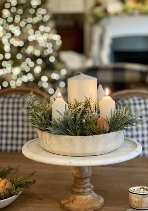 Simple Christmas Centerpieces For Table, Shoe Rack Ideas, Candle Stick Decor, Winter Centerpieces, Christmas Tray, Christmas Table Decor, Christmas Decor Inspiration, Country Christmas Decorations, Cottage Christmas