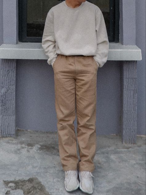 Beige Aesthetic Mens Outfit, Mens Outfits Khaki Pants, Mens Beige Trousers Outfit, Cream Monochrome Outfit Men, Beige Monochrome Outfit Men, Beige Mens Outfits, Beige Khaki Pants Outfit Men, Beige Corduroy Pants Outfit Men, Monochrome Aesthetic Outfits Men