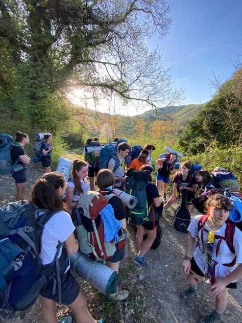 Camp Pictures With Friends, Scouting Aesthetic, School Camping Trip, Camp With Friends, Camp Counselor Aesthetic, Scout Aesthetic, Granola Life, Aesthetic Mountains, Hiking Bags