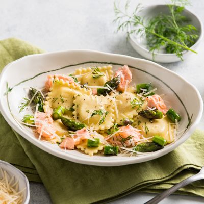 Buttered Salmon, Asparagus And Cheese, Four Cheese Ravioli, Italian Pasta Sauces, Salmon Asparagus, Dill Recipes, Ravioli Pasta, Cheesy Mac And Cheese, Sauce For Salmon