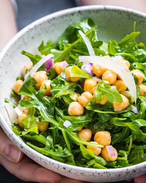 Garbanzo Salad, Salad Chickpeas, Sip And Feast, Arugula Recipes, Arugula Salad Recipes, Beet Salad Recipes, Salad With Lemon, Green Bean Salads, Red Onion Salad