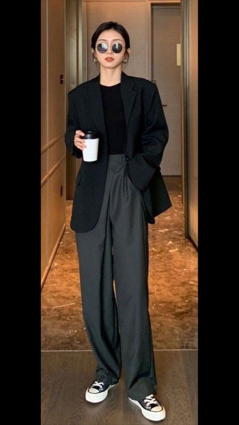 Trendy Formal Outfits For Women, Wide Leg Pants Uniqlo, Formal Boyish Outfit, Tomboy Style Outfits Formal, Tomboy Blazer Outfit, Business Professional Casual Outfits, Boyish Formal Outfit, Boyish Office Outfits, Spring Outfits Tomboy