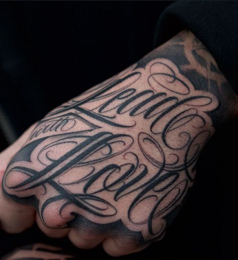 Chicano Lettering Tattoo, Hand Tattoo Ideas For Men, Left Hand Tattoo, Lettering Chicano, Hand Tattoo Ideas, Hand Tatto, Chicano Lettering, Rose Tattoos For Men, Tattoo Patterns