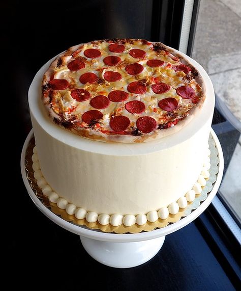 Pizza Cake Design, Pizza Theme Cake, Pizza Cake Birthday, Pizza Wedding Cake, Pizza Party Cake, Pizza Birthday Cake, Hamburger Cake, Pizza Wedding, Birthday Pizza