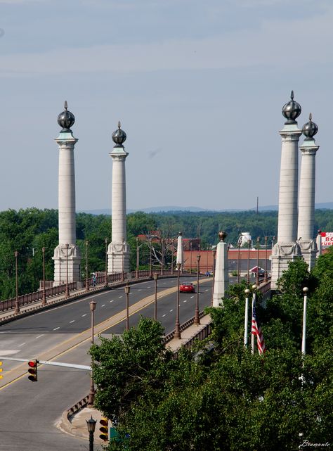 Memorial Bridge in Springfield Massachusetts that spans the Connecticut River connecting Springfield with West Springfield. Westfield Massachusetts, Canon Beach, Springfield Massachusetts, Western Massachusetts, England Homes, True Homes, Oregon Trail, Unique Places, Rhode Island