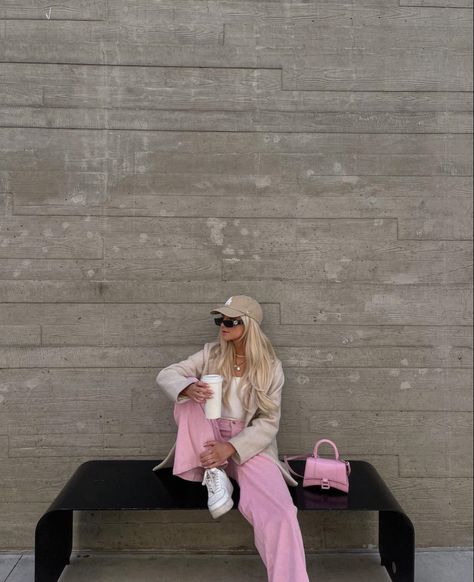 Pink Pants Outfit Street Style, Pink Sneakers Outfit, Pink Wide Leg Pants, Barbiecore Outfit, Balenciaga Hourglass Bag, Pink Pants Outfit, Aesthetic Barbie, Pink Balenciaga, Casual Fashion Style