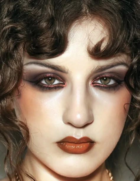 1920s Makeup Lips, Victorian Makeup Aesthetic, Art Nouveau Makeup, Victorian Ghost Makeup, Victorian Doll Makeup, Housewife Makeup, 1910's Makeup, Vintage Makeup 1920s, Halloween Makeup Glam