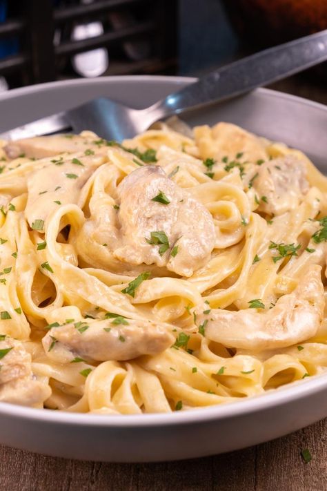 Gluten Free Chicken Fettuccine Alfredo, Gluten Free Fettuccine Alfredo, Gluten Free Chicken Alfredo, Gluten Free Alfredo, Gluten Free Alfredo Sauce, Gluten Free Pasta Dishes, Gf Pasta, Pasta With Alfredo Sauce, Chicken Fettuccine Alfredo