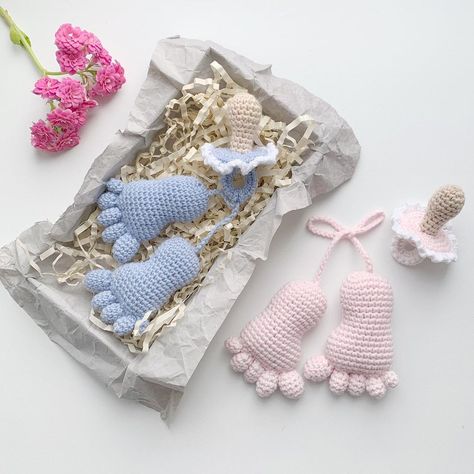 Crochet and Knitting Pattern on Instagram: “Baby foot and Baby pacifier! A gift for future parents, a gift for the birth of a baby, for the baptism of a child!🎁 Crochet pattern in…” Baptism Favors Diy, Pacifier Crochet, Diy Baby Shower Gift, Future Parents, Pram Charms, Bebe Shower, Diy Baby Shower Gifts, Diy Bebe, Christening Favors