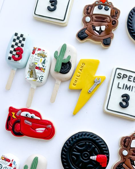 🌵🏜️ Disney Cars theme cookies, cakesicles, and pretzels for Emiliano’s 3rd Birthday 🚗 💨 #disney#disneycars#cars#lightningmcqueen#carsbirthday#disneycarscookies#disneycarscakesicles#dippedpretzels#cookiesofig#cakesicles#lasvegascookies#lasvegas Cars Theme Cookies, Disney Cars Theme, Theme Cookies, Mc Queen, Birthday Disney, Car Themes, 3rd Birthday Parties, Disney Cars, Pretzels