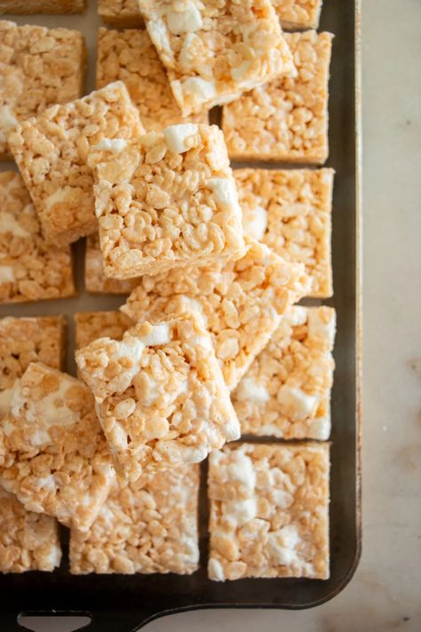 Copycat Starbucks Marshmallow Dream Rice Krispie Copycat Starbucks Rice Krispie Treats, Starbucks Dream Bar Recipe, Giant Rice Krispie Treat, Butter Corn, Dream Bars, Copycat Starbucks, Copycat Starbucks Recipes, Starbucks Copycat, Rice Cereal