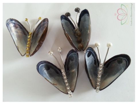 mussel shell butterflies Tre Kunst, Sea Shells Diy, Seashell Projects, Art Coquillage, Shells Diy, Seashell Ornaments, Mussel Shell, Shell Crafts Diy, Sea Crafts