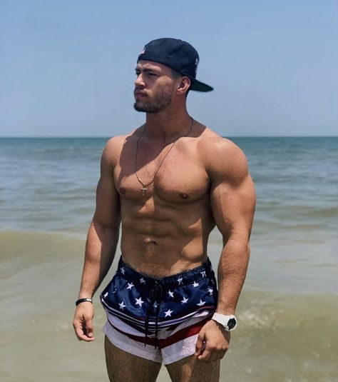 Physique Inspiration, Austin Theory, Muscle Guys, Mens Facial Hair Styles, Pro Wrestler, Muscular Men, Muscle Fitness, Men Fits, Facial Hair