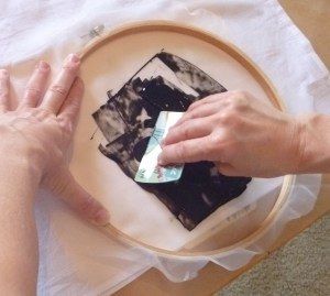 Screen Printing Tutorial, Diy Screen Printing, Hoop Projects, Embroidery Hoop Art, Crafty Craft, Silk Screen Printing, Hoop Art, Craft Materials, Silk Screen