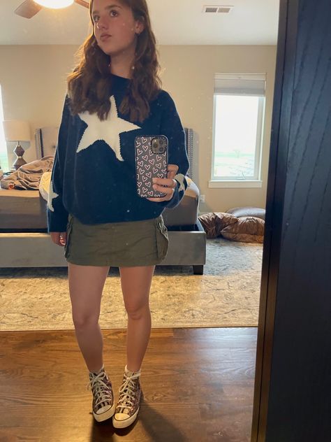 Indie outfit inspo, brandy melville, green cargo skirt, star sweater Skirt With Jumper, Green Cargo Skirt Outfits, Cargo Skirt Outfits, Green Cargo Skirt, Indie Outfit Inspo, Cargo Skirt Outfit, Skirt And Sweater, Mirror Poses, Green Cargo