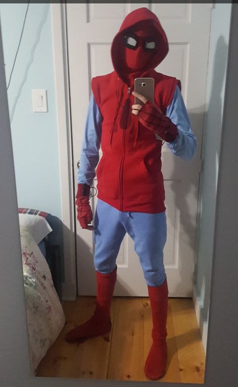 Gaming Halloween Costumes, Male Cosplayers, Marvel Mask, Spider Aesthetic, Costume Spiderman, Spiderman Halloween, Spider Man Cosplay, Spiderman Gifts, Miles Spiderman