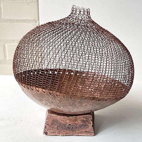 Ceramic And Textile Art, Sculptural Basketry, Metal Weaving, Copper Ideas, Pottery Games, Contemporary Baskets, Sculpture Images, Fiber Sculpture, Weaving Ideas