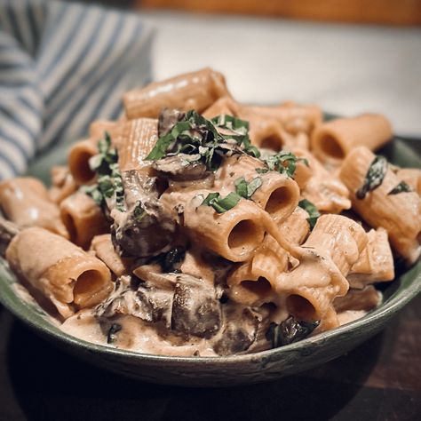 Rigatoni with Creamy Mushroom Marsala Pasta Noodle Types, Marsala Cream Sauce, Mushroom Marsala, Easy Pasta Recipe, Wholesome Meals, One Pot Pasta Recipes, Lime Sauce, One Pot Meal, Summer Appetizer