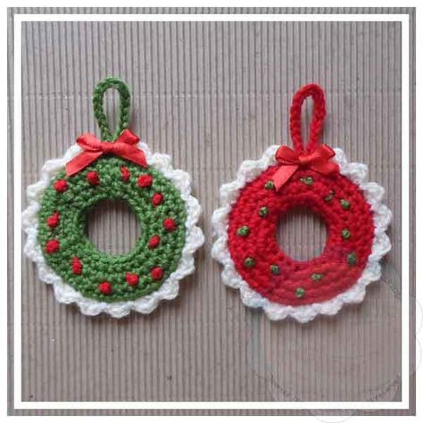 Crocheted Christmas Ornaments, Crochet Wreath Ornament, Bows For Presents, Crochet Christmas Wreath, Wreath Ornaments, Christmas Crochet Patterns Free, Crocheted Christmas, Crochet Wreath, Wreath Ornament