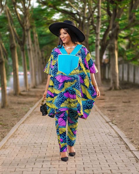 Adire Danshiki For Ladies, Danshiki Gowns For Ladies, Ensemble Couple, Bubu Styles, Kimono Ankara, Style Collab, Gold Kimono, Different Point Of View, Jump Suits