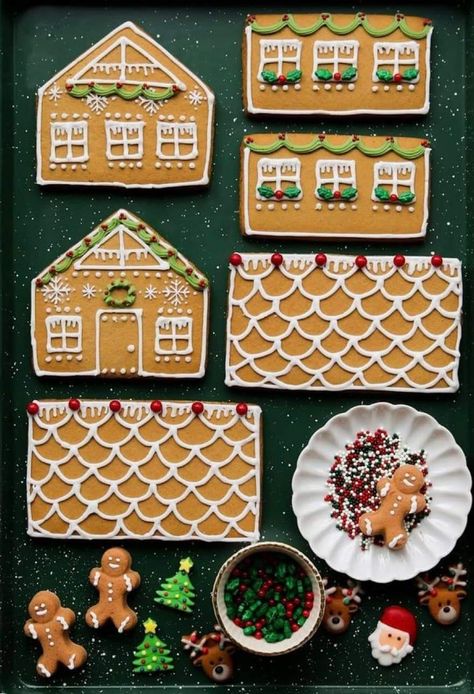 Gingerbread House Kits Ideas, Little Gingerbread Houses, Wilton Gingerbread House Ideas, Gingerbread House Icing Design, Decorated Gingerbread Houses, Ginger House Decoration, Gingerbread House Decoration Ideas, Ginger Bread Houses Ideas, Ginger Bread House Ideas Decorations